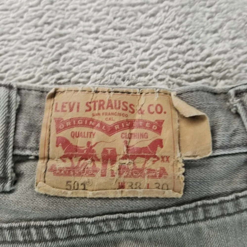 Levis 501 Jeans Mens 38x30 Gray Regular Straight Light Wash Comfort Denim